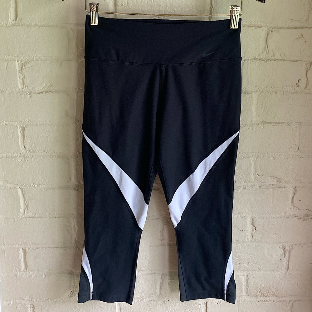 Nike Dri-fit black white grey gray size small workout running legging capris